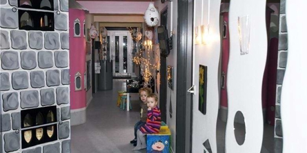 Børn i gangen på Børnehuset Trolle